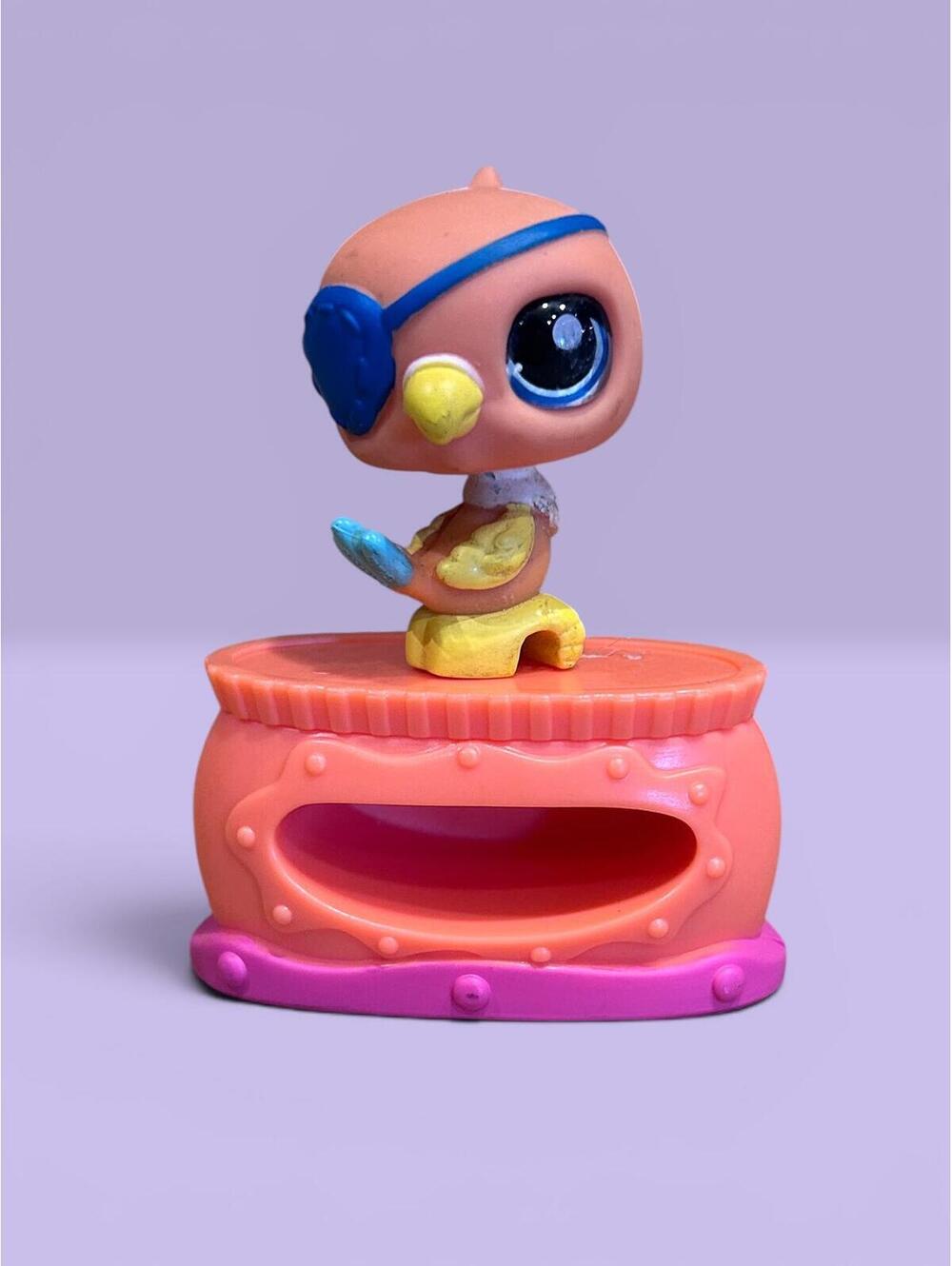 Littlest Pet Shop LPS Pirate Parrot #882 with Accessory